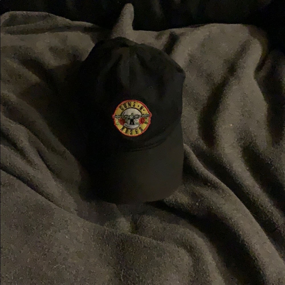 Black snapback guns and roses baseball cap